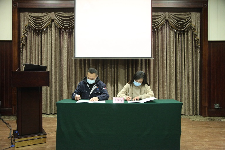 航發(fā)科技葉片分廠黨委與鑫坤機(jī)械黨支部召開黨建共建簽約儀式，發(fā)揮黨組織作用，共建促發(fā)展